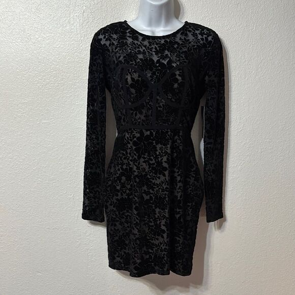Lulu's Velvet Mini Dress Medium - Picture 1 of 7